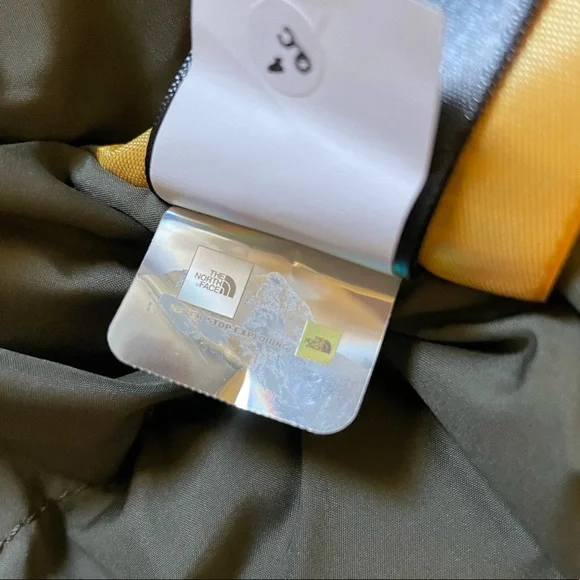 The North Face Women’s Arctic Parka Coat In New Taupe Green - Picture 8 of 8